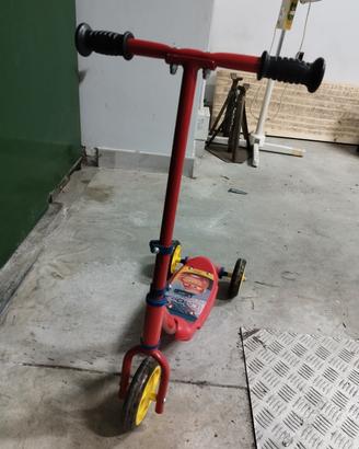 monopattino Cars a 3 ruote