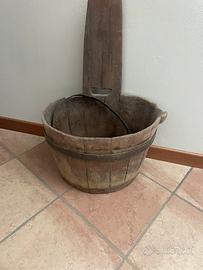 secchio o mastello antico in legno