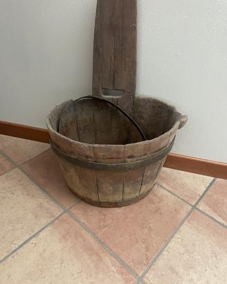 secchio o mastello antico in legno