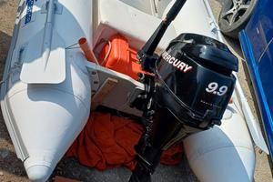 x marine 320 con motore 9,9 Mercury 