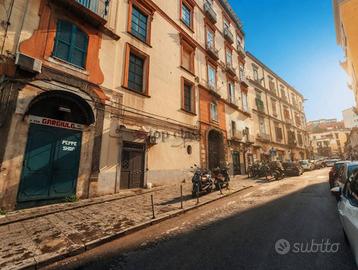 Appartamento di 100 m² con 4 locali a Napoli