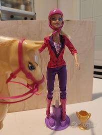 Barbie cavallerizza con cavallo mobile