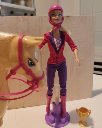 Barbie cavallerizza con cavallo mobile