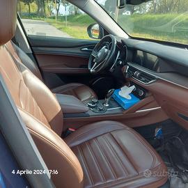 Stelvio Q4 Executive 2.2  210cv