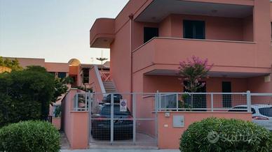 Torre dell'Orso-centrale con p. auto-mare a piedi