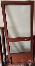 Porta in alluminio fotografato legno