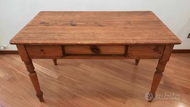 Tavolo in legno fine 800