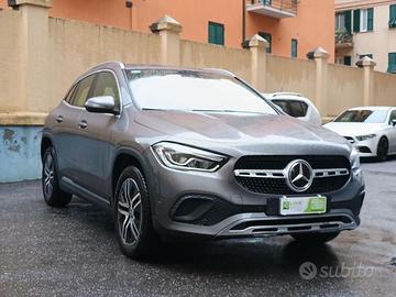 MERCEDES-BENZ GLA 250 Automatic 4Matic Premium P