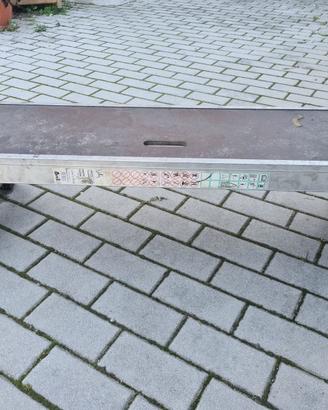Sgabello in alluminio