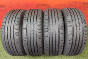 235 55 18 Gomme Est 2023 95% Continental 235 55 18