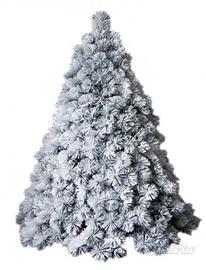 Albero di natale innevato
