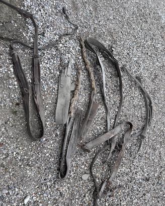 Antiche redini cinghie in cuoio cavallo