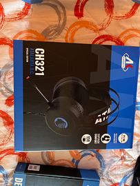 Tastiera con mouse, più cuffie