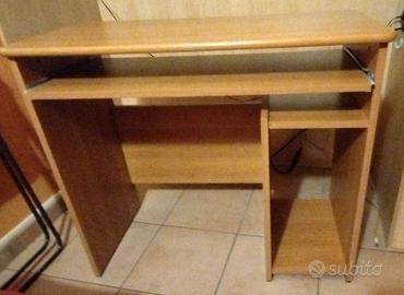 scrivania colore noce