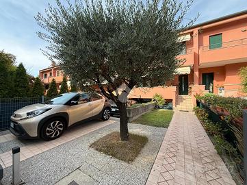 VILLA A SCHIERA CENTRALE A SALZANO