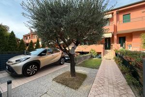 VILLA A SCHIERA CENTRALE A SALZANO
