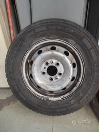Pneumatico 215/70R15 CP