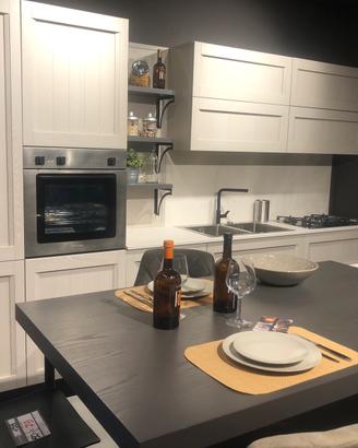 Cucina in legno a  nuova lineare con penisola