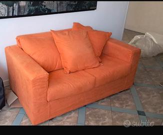 Divano nuovo-mai usato