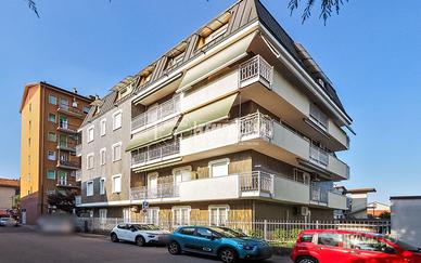 LUMINOSO TRILOCALE CON BALCONE!!