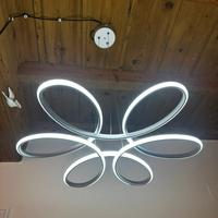 lampadario a LED con un design moderno