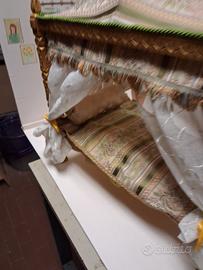 Letto a baldacchino per bambole
