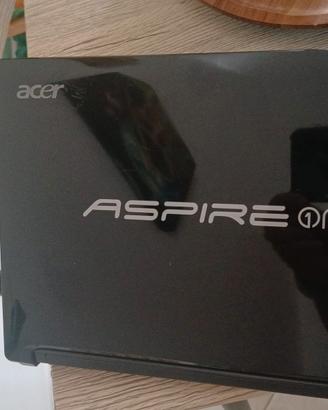 Netbook Acer Aspire One - Portatile compatto e leg