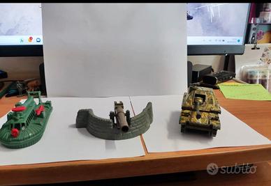 Lotto 3 ACCESSORI Vintage per Soldatini in Plastic