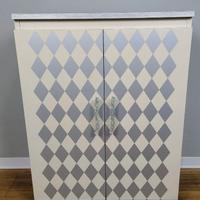 Mobile moderno dipinto a mano