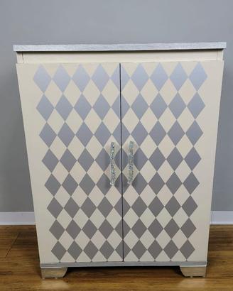 Mobile moderno dipinto a mano