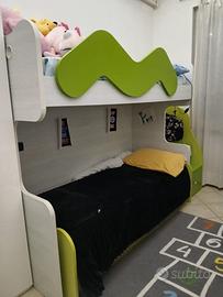 Letto a castello con scala a gradoni