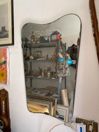Specchio vintage in stile Mid-Century Modern.