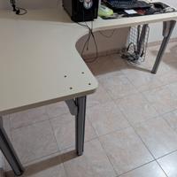 Scrivania angolare/rete matrimoniale/stereo