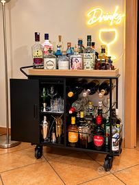 Mobile bar su ruote con insegne led luminose