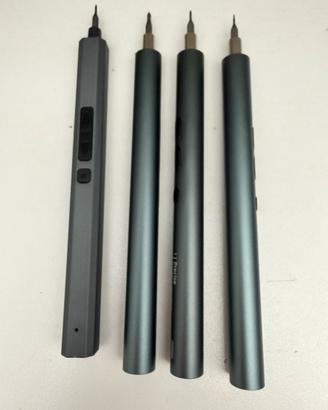Cacciavite ricaricabile nuovo