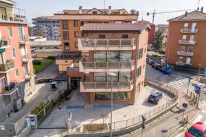 Immobile di 235 m² con 5 locali a Novara