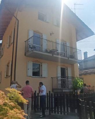 Villa di 250 m² con più di 5 locali a Aymavilles