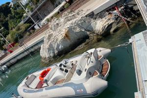 Gommone Avon Seasport 430 DL Jet con motore