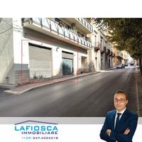 Locale commerciale + locale deposito sottostante