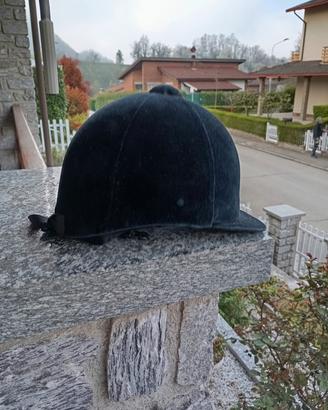 casco per andare a cavallo 