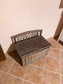 Cassapanca in vimini scuro da interno