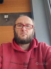 Montatore d'arredamenti in trasferta