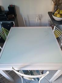 Tavolo allungabile vetro e 4 sedie