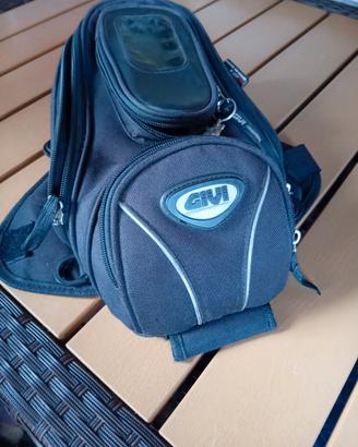 Borsetta serbatoio calamitata nera