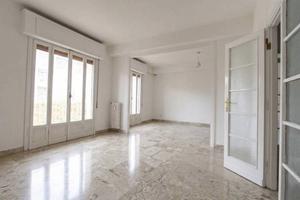 Appartamento di 140 m² con 5 locali e box auto a R