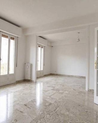 Appartamento di 140 m² con 5 locali e box auto a R