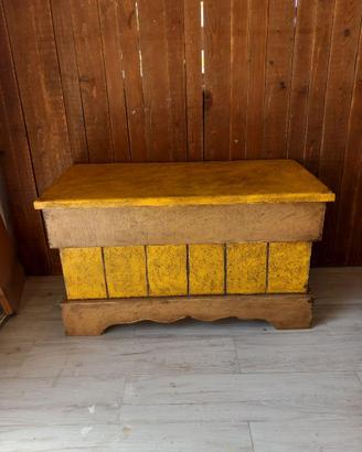 Baule in patina rustica