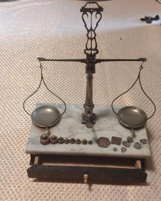 ANTICA BILANCIA DI PRECISIONE