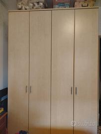 Armadio a 4 ante, di legno beige