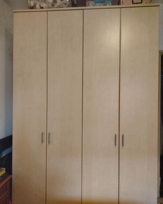 Armadio a 4 ante, di legno beige